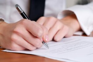 woman-signing-contract-pop_11798